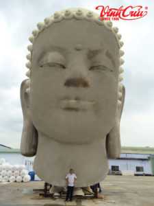 Đầu tượng phật chùa Ông Núi trong thời gian chế tác