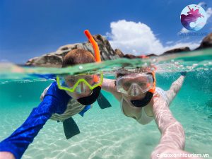 Lặn san hô Snorkeling bằng kính bới diving và ống thở ở Cù Lao Xanh