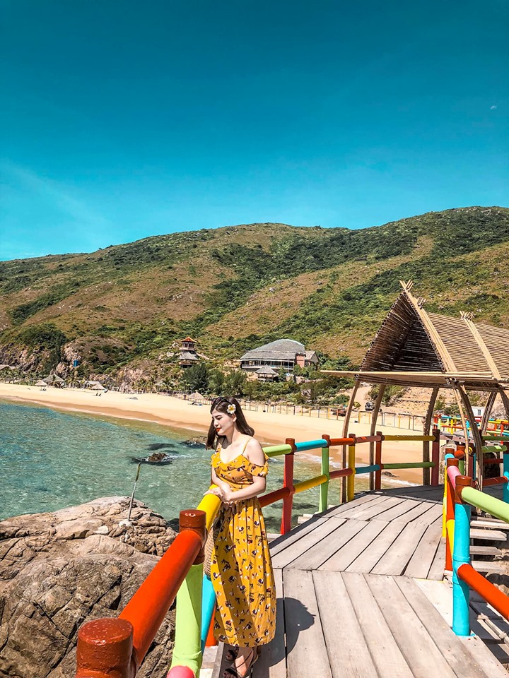 Du lịch Quy Nhơn tràn ngập ánh nắng biển xanh cát trắng