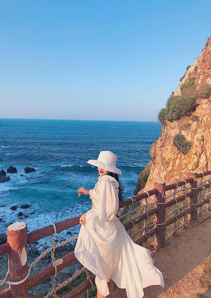 Đến Eo Gió Quy Nhơn check-in con đường đi bộ ven biển hot nhất hè này
