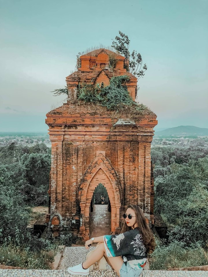 Kinh nghiệm du lịch Quy Nhơn check in tháp Bánh Ít
