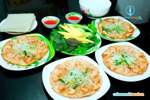 Món bánh xèo tôm nhẩy thơm ngon tại Quy Nhơn - Ảnh Internet 