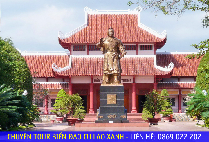 Thăm bảo tàng Quang Trung khi Đến Quy Nhơn vào mùa thu 